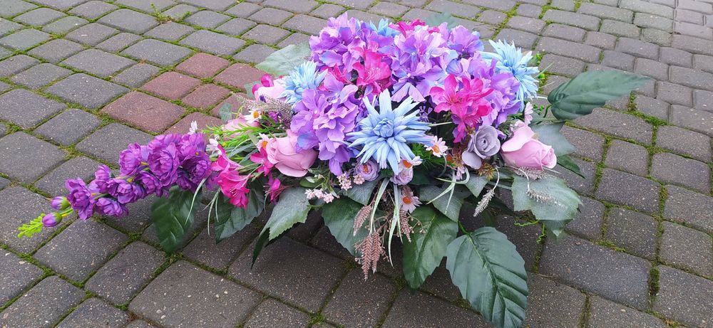 Wiązanki na cmentarz, Kompozycje Kwiatowe na grób, Stroik na cmentarz