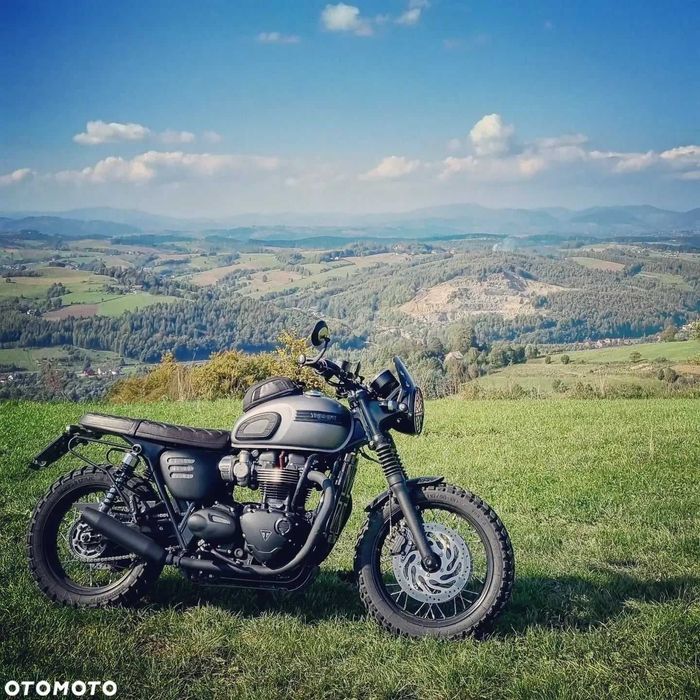 Triumph Bonneville T120 Black Salon PL custom scrambler