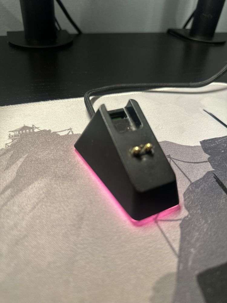 Razer Viper ultimate razem z dock i pudelkiem