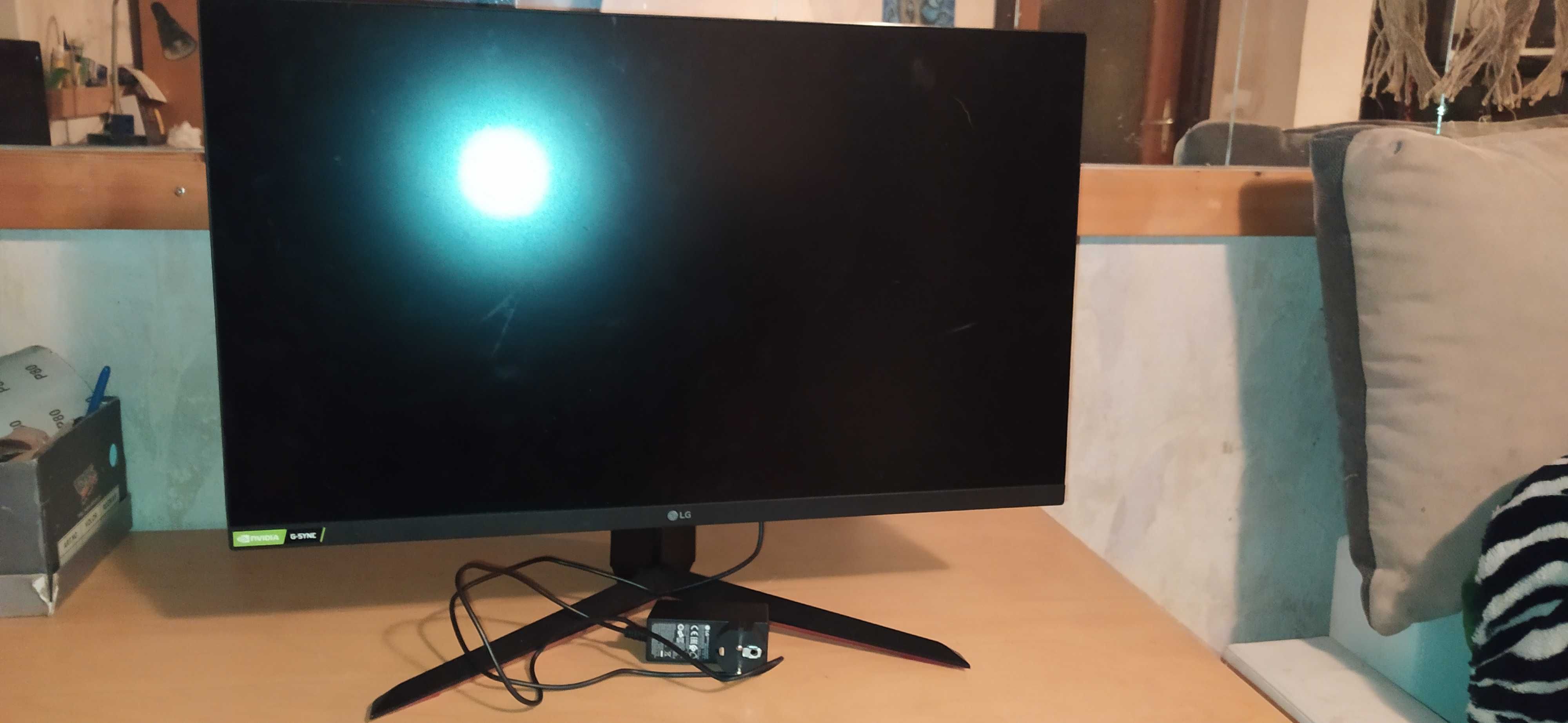 Monitor LG 27” UltraGear Gaming Monitor  G-SYNC 27GP850 Uszkodzony