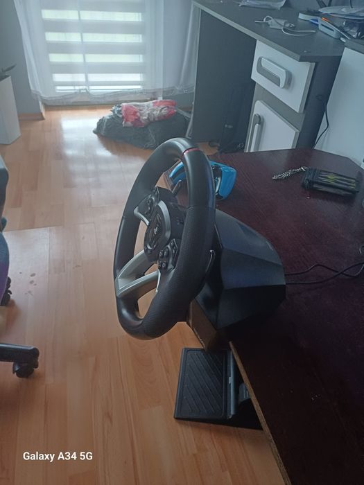 Sprzedaje kierownicę ps5 używaną