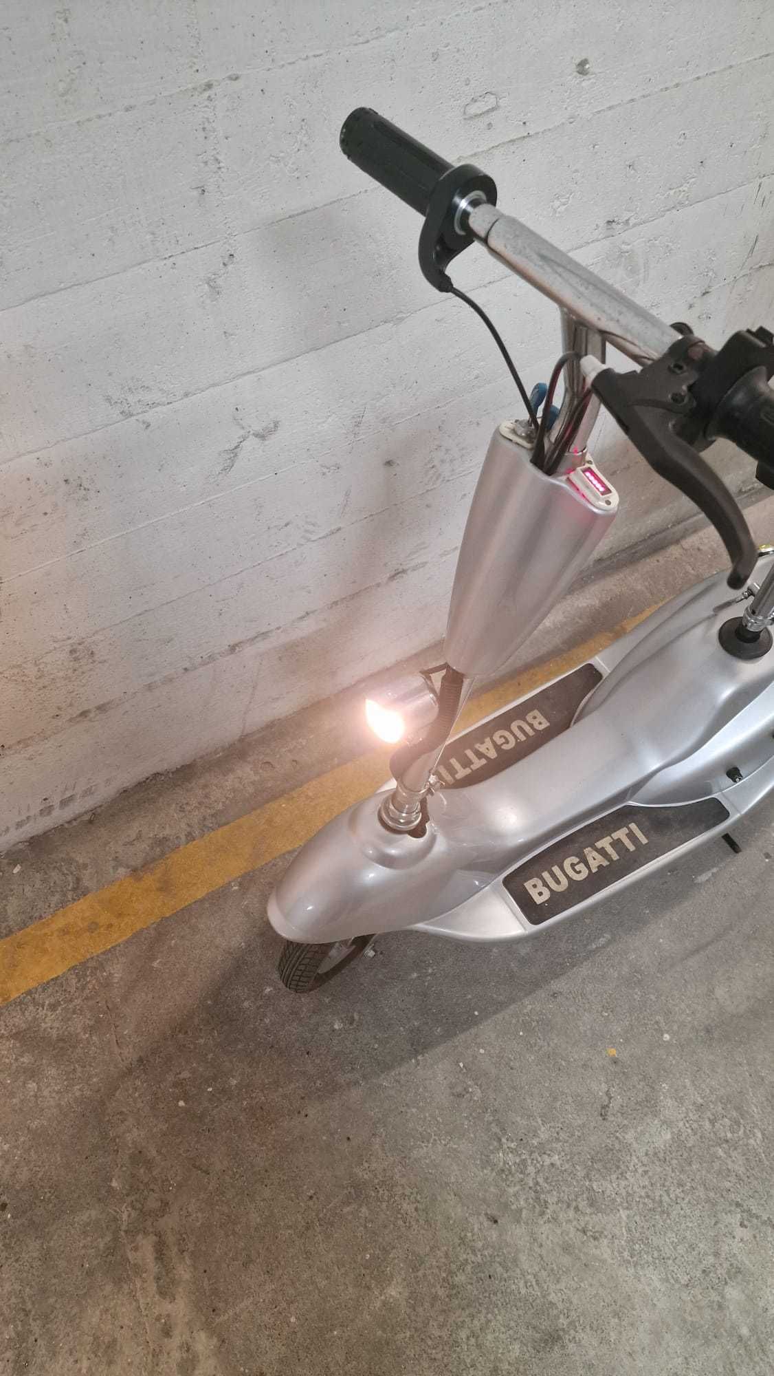 Mini scooter Elétrica Retro Cinzenta a Funcionar – precisa de baterias