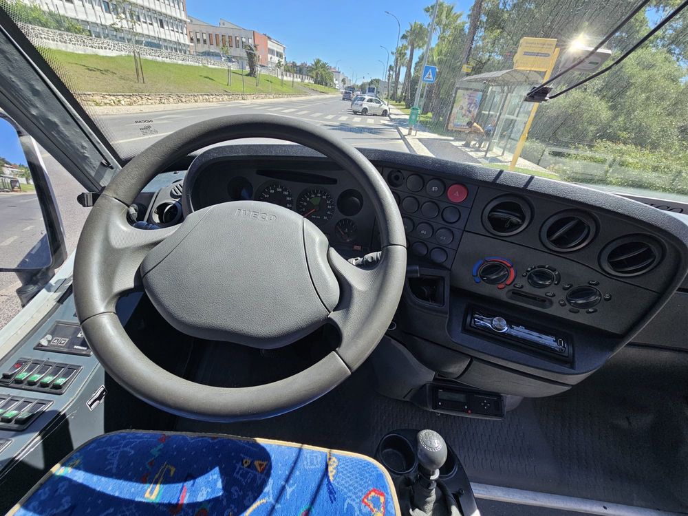 Vendo minibus 27+1+1