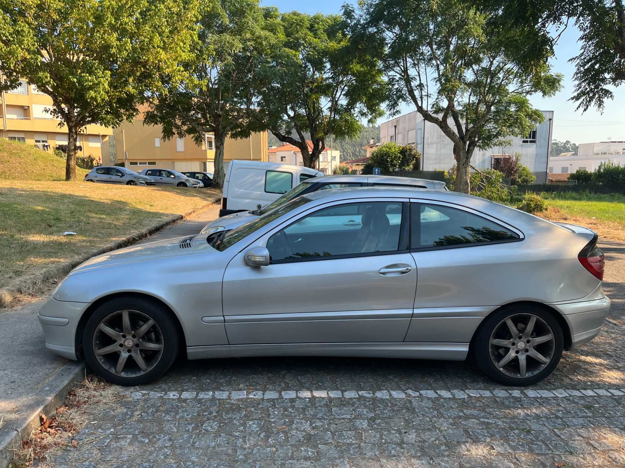 Mercedes-Benz c180 Sportcoupe -  Desportivo e fiável
