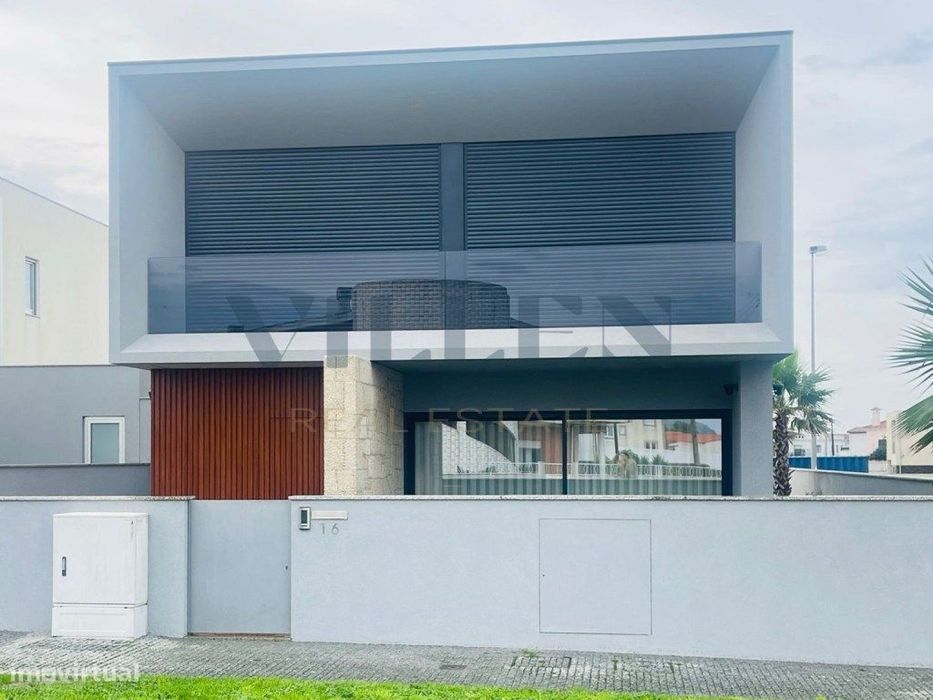 Moradia de Luxo T3 com Arquitetura Moderna