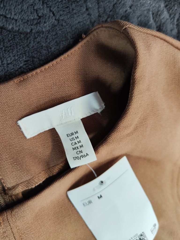 Sukienka H&M hm camel Basic szafa kapsułowa brązowa beżowa M do pracy