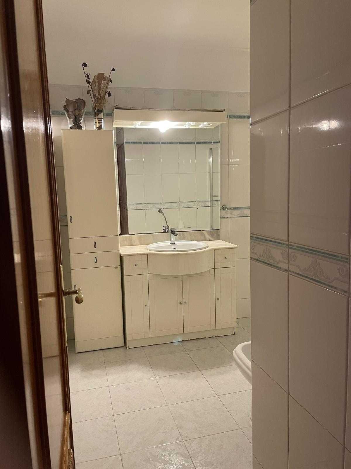 Quarto para arrendar na Amadora próximo Metro/CP