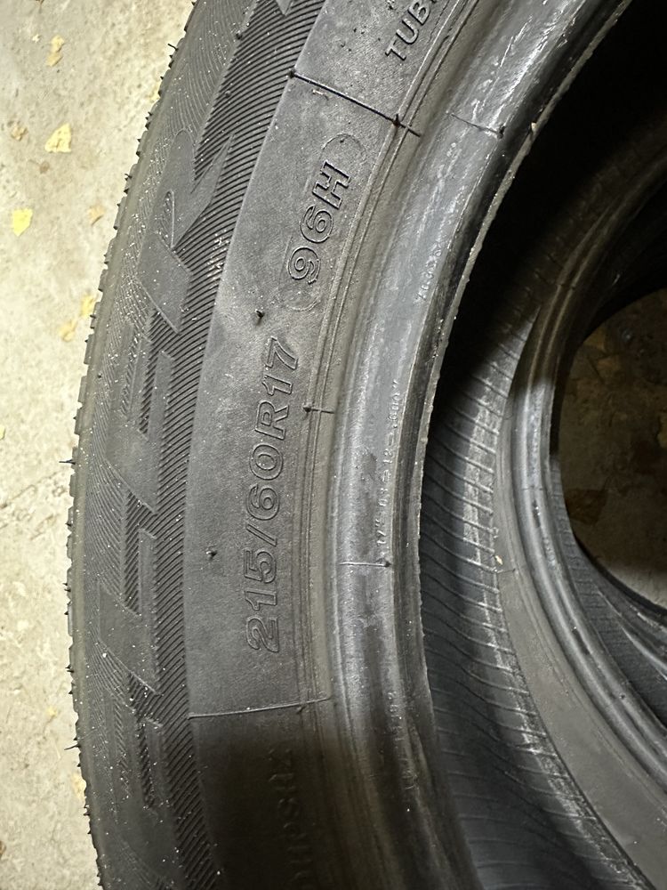 Шини літні Bridgestone 215/60/17 б/в