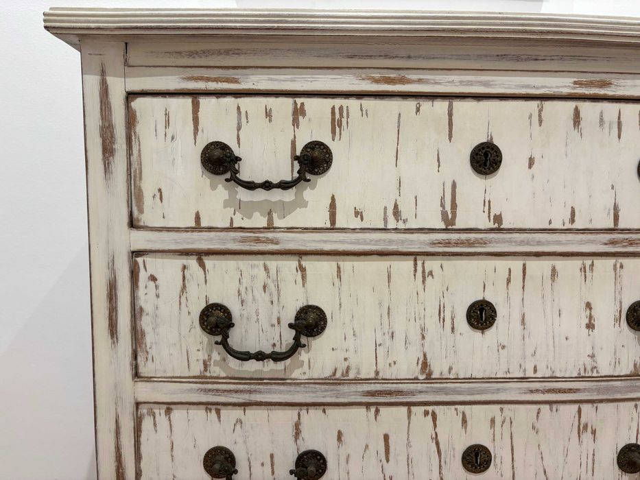 Cómoda antiga em madeira