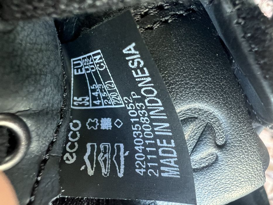 Кросівки жіночі 35р