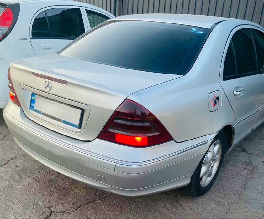 Продаю Mercedes-Benz 200 требует ремонта