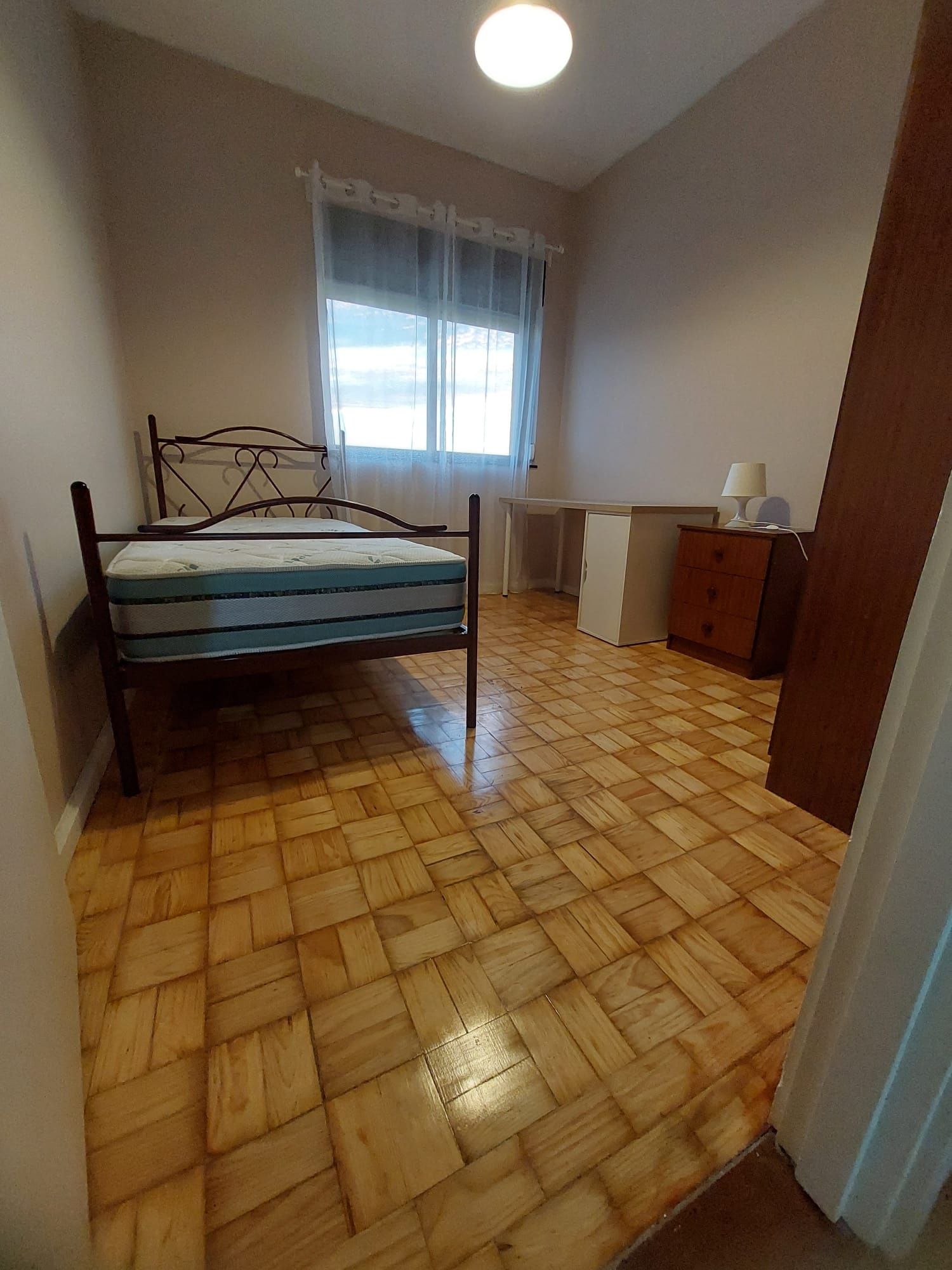 FEP / FEUP Quarto menina estudante Porto