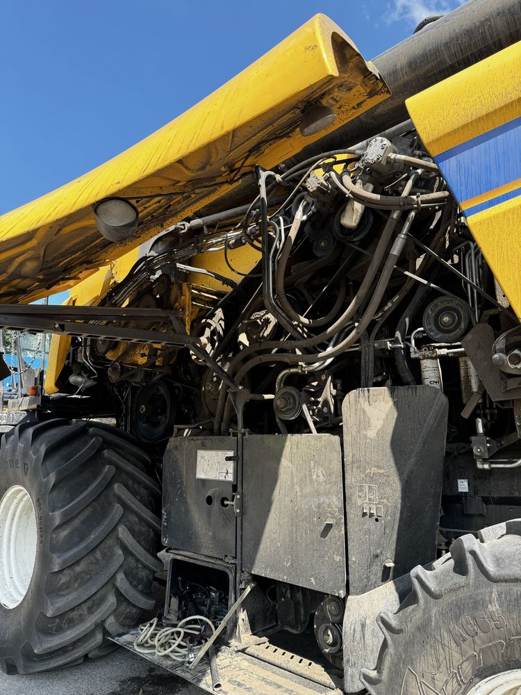 New Holland CX 8.80 комбайн