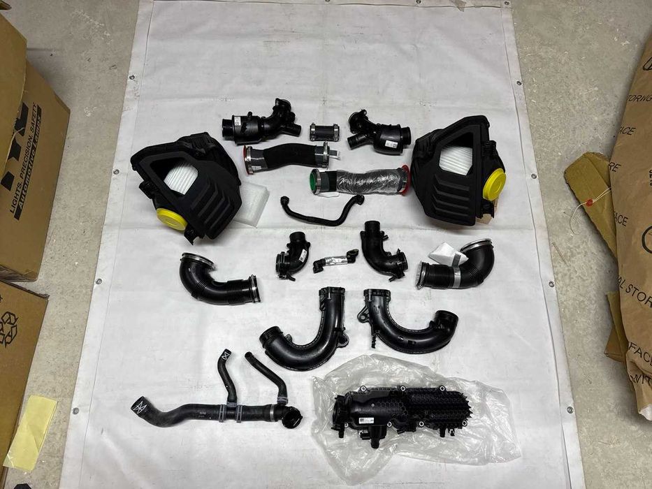 Audi RSQ8 SQ8 SQ7 Патрубки системи охолодження впускний колектор Ауді.