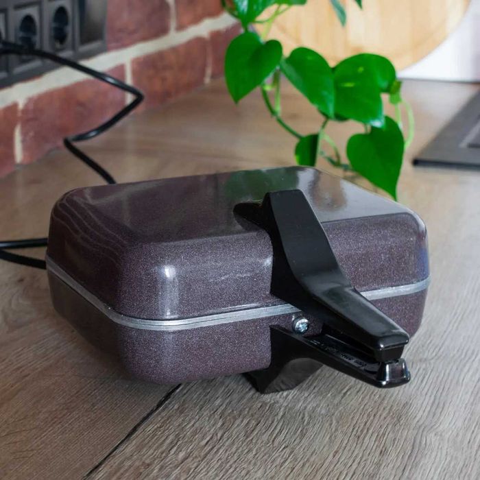 Електровафельниця, Вафельниця электрична "Ласунка " нова, Покращенна !