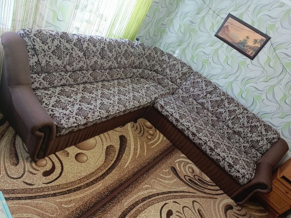 Угловий пружинний диван