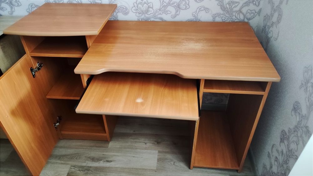 Стол компьютерный, письменный.