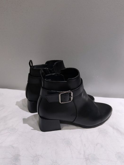 Czarne półbuty jazzówki botki sznurowane na obcasie rozmiar 38