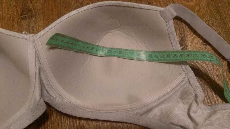 Фирменный бюстгальтер 42d