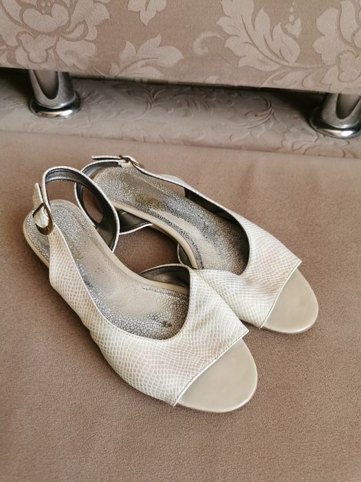 Босоніжки на дівчинку р. 36