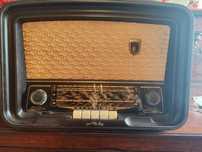 radio antigo marca METZ