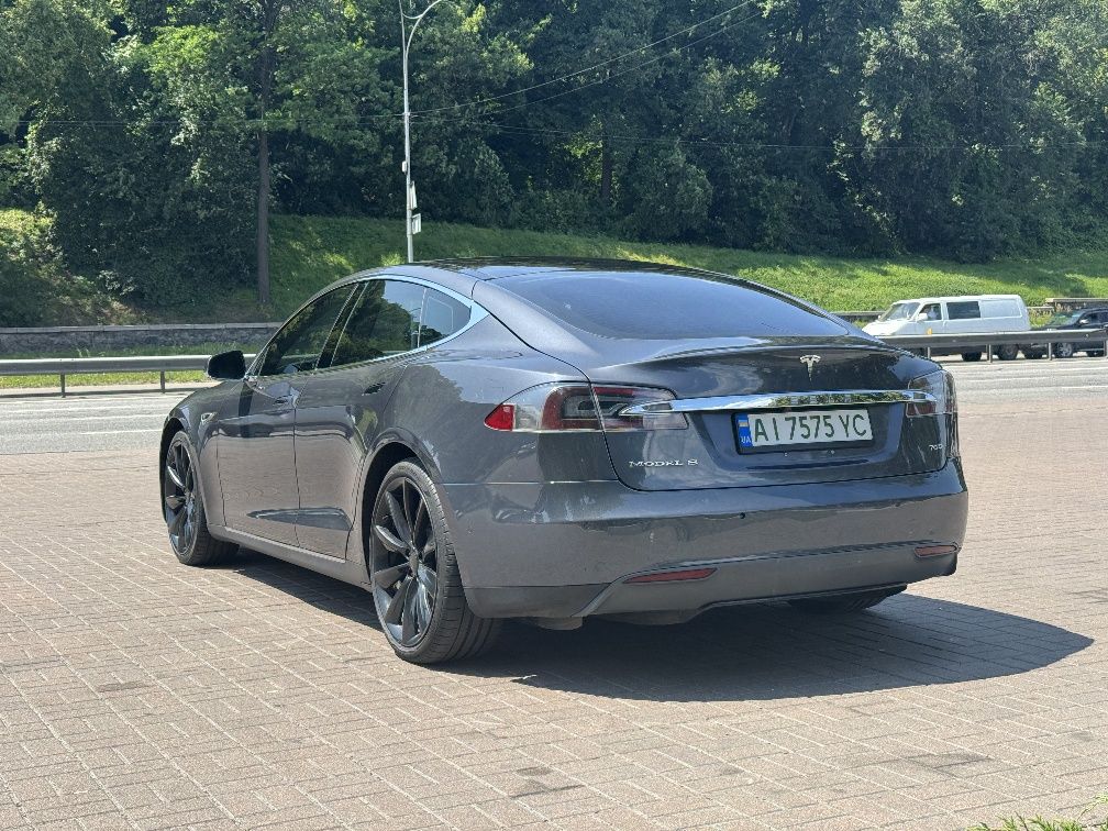 Tesla S 70D 2015