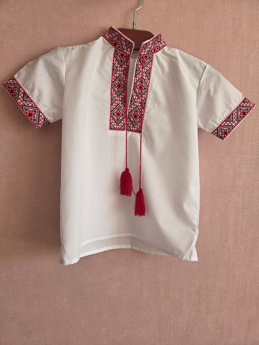 Вишиванка на хлопчика нова святкова