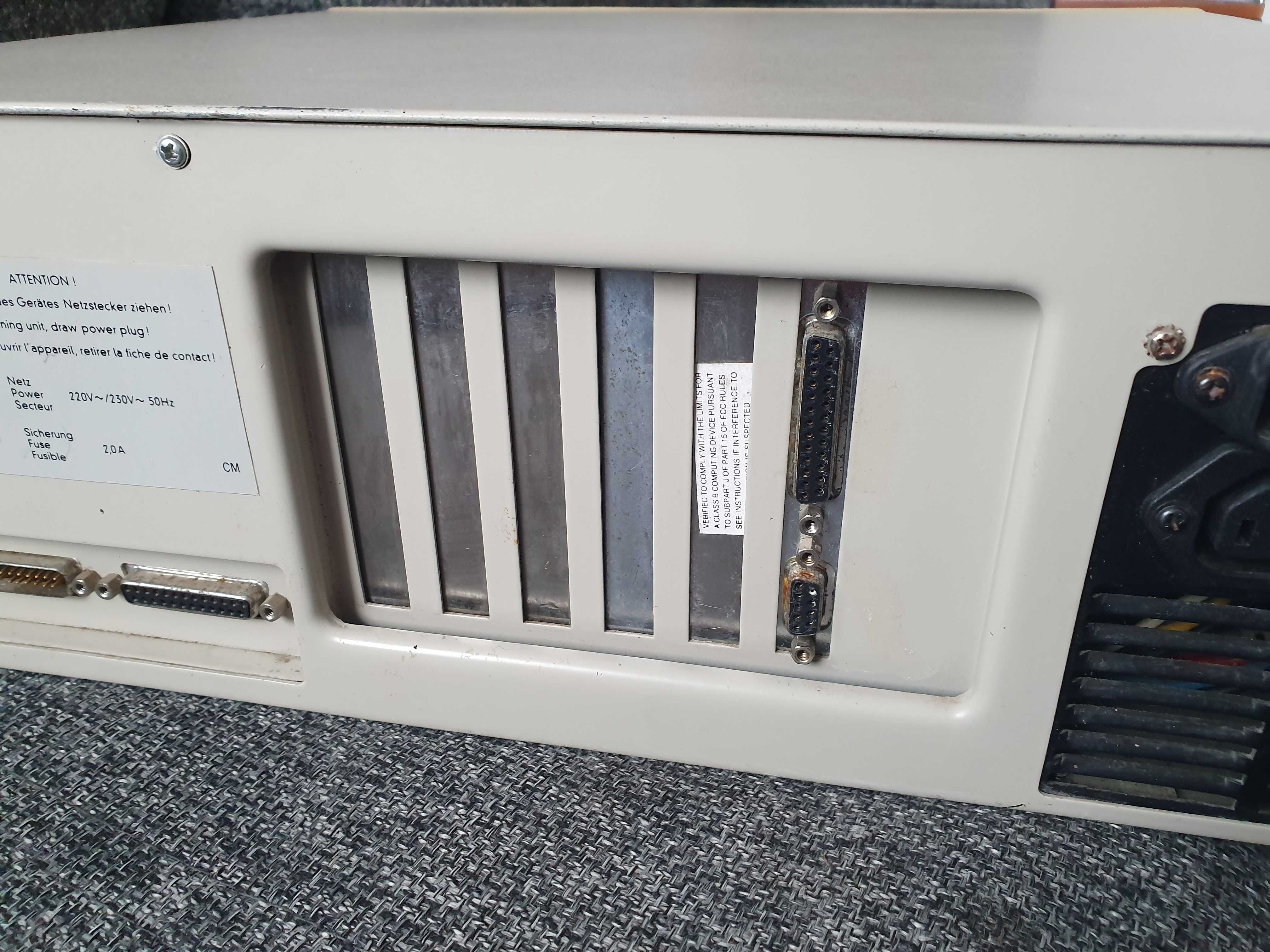 Stary zabytkowy komputer stacjonarny Siemens sicomp PC 16-05 retro