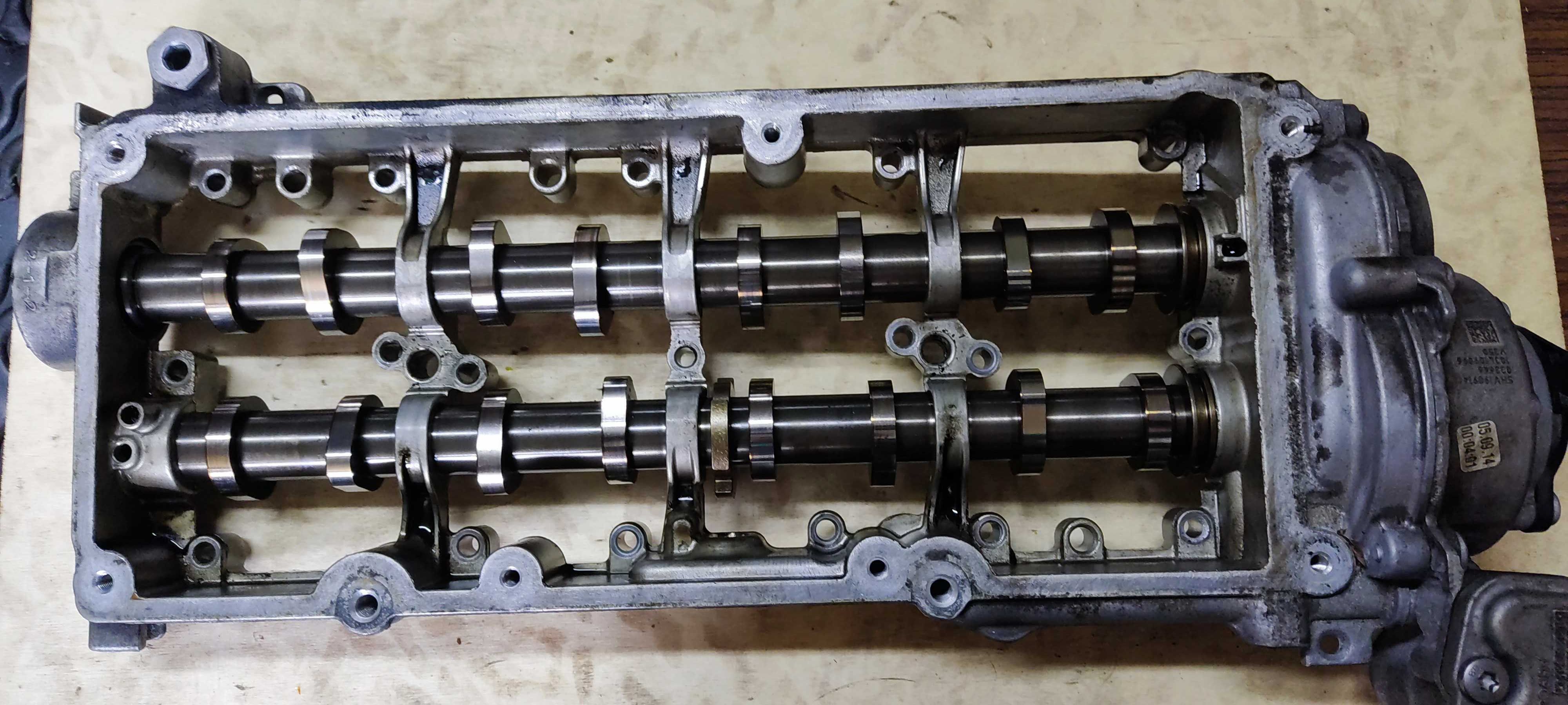 Wałki rozrządu vw audi 2.0TDI 04L103292G 04L103308D