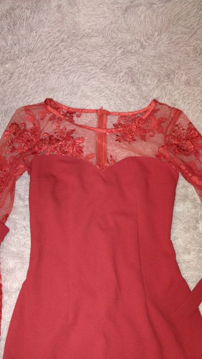 Женское красное кружевное платье
