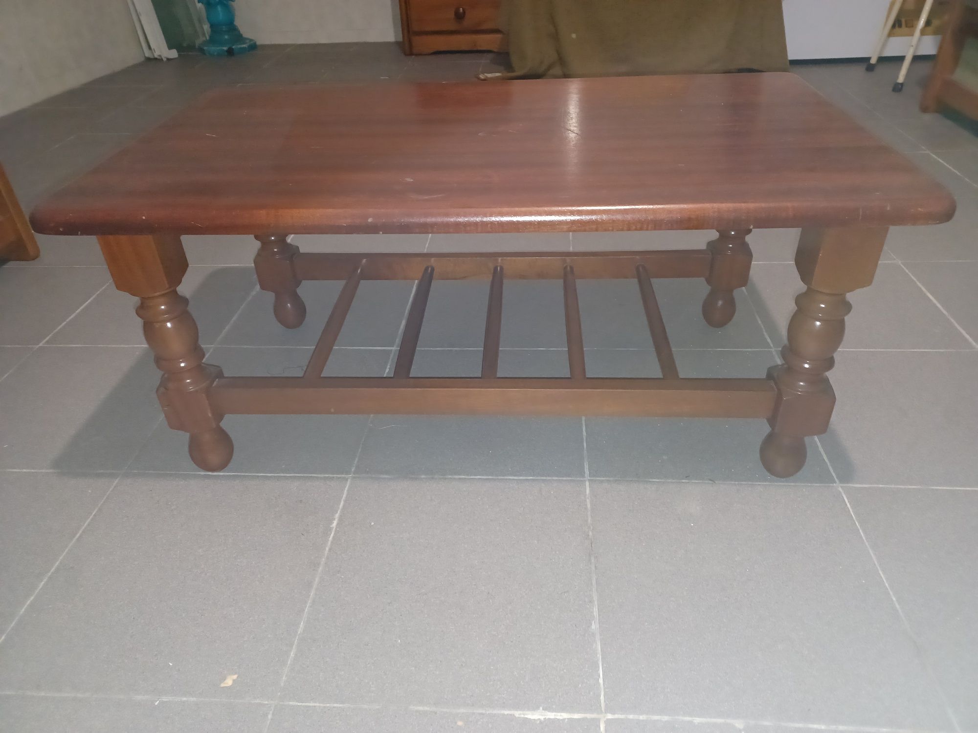 Mesa de centro em mogno