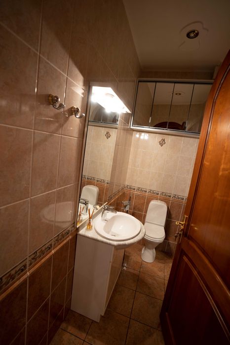 Продам 3кімнатну на вул. Дмитрівський 13а Цирк Золотоустівська