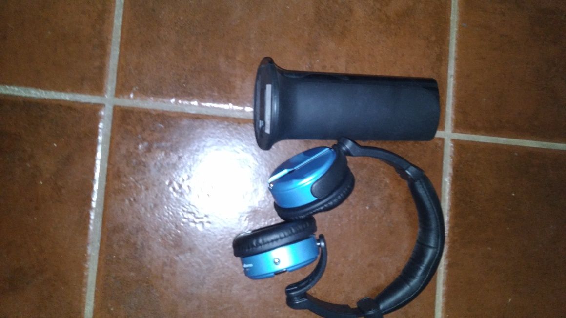 Conjunto Auriculares sem fio e transmissores