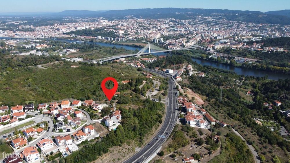 Lote de terreno para construção de 2 moradias na zona de Banhos Secos,