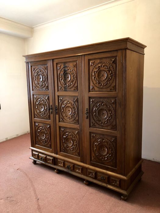 Vendo varios moveis antigos - Cama l roupeiros l moveis sala