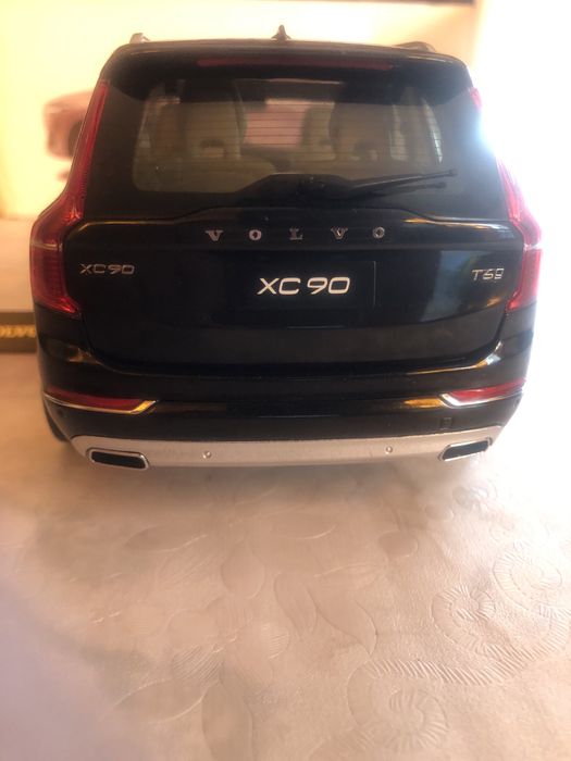 Volvo XC90 1/18 масштабна модель