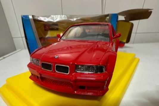 Bmw m3 bburago escala 1/24