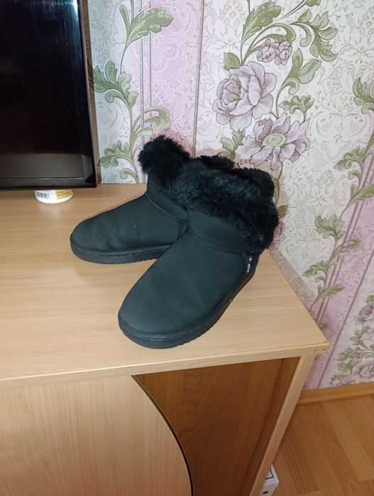 Уггі для дівчинки