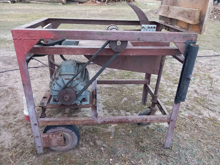 Piła, pilarka, krajzega, stołowa, silnik.