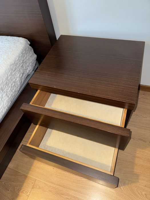 Cama casal madeira macica com arrumos + 2 mesas cabeceira