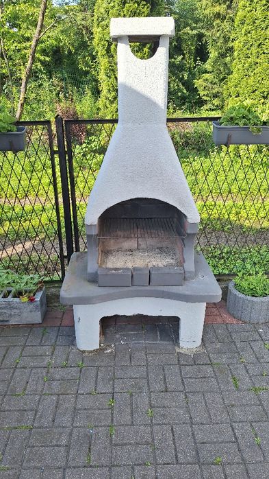 Grill betonowy z rusztem