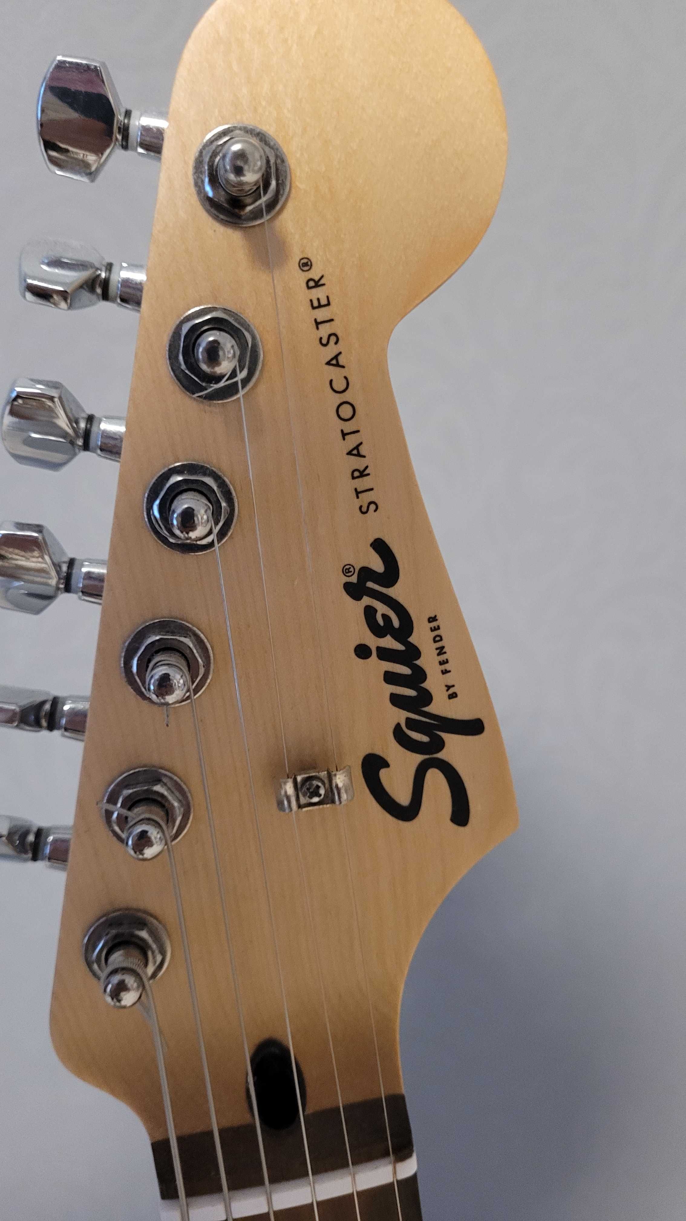 Электрогитара Squier by Fender Sonic Stratocaster LRL + чехол + кабеля