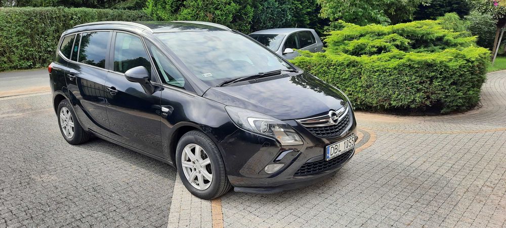 Opel zafira tourer 2.0 cdti 136 koni 6 skrzynia 2013 rok