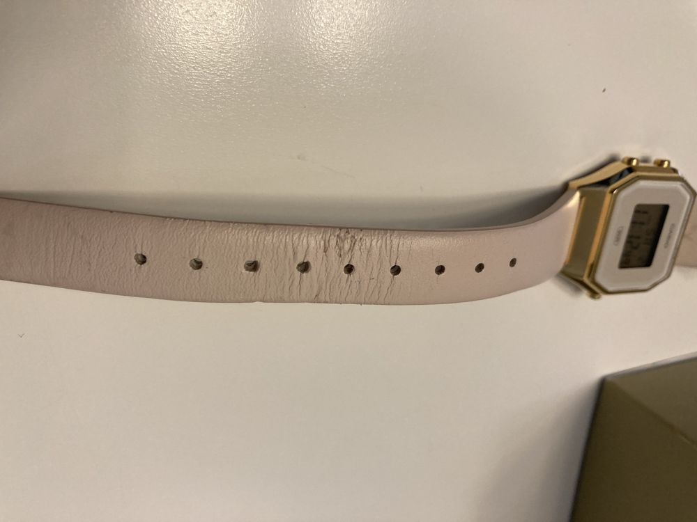 Casio Vintage LA680WEGL-4EF zloty i skorzany pasek damski kremowy