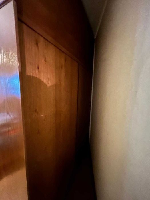 roupeiro em pinho e em bom estado c/ bastante arrumação