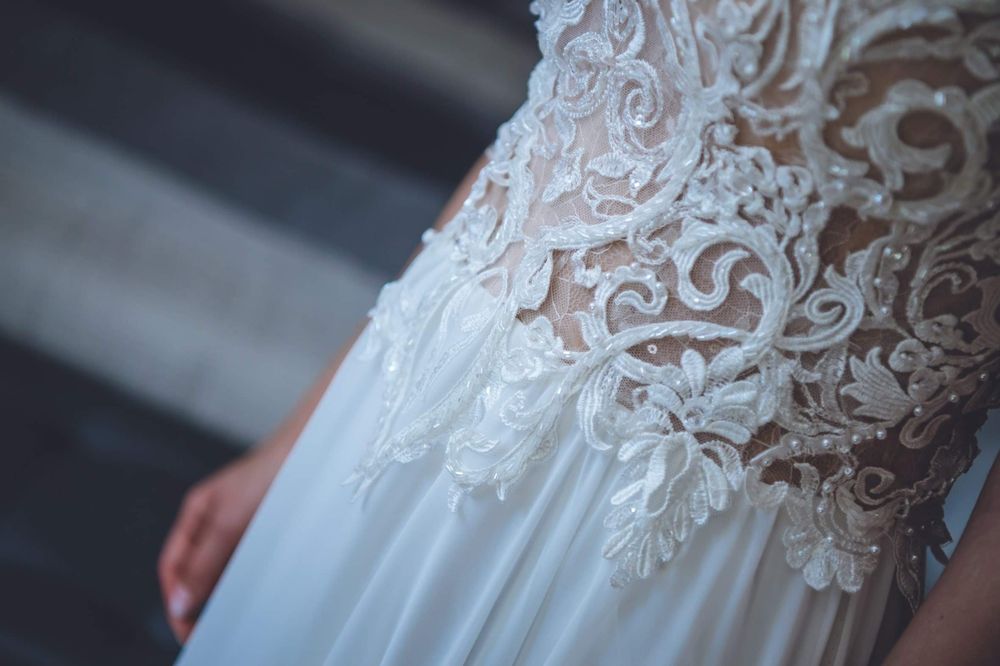 Suknia ślubna , kolor śmietankowy, ivory, koronka