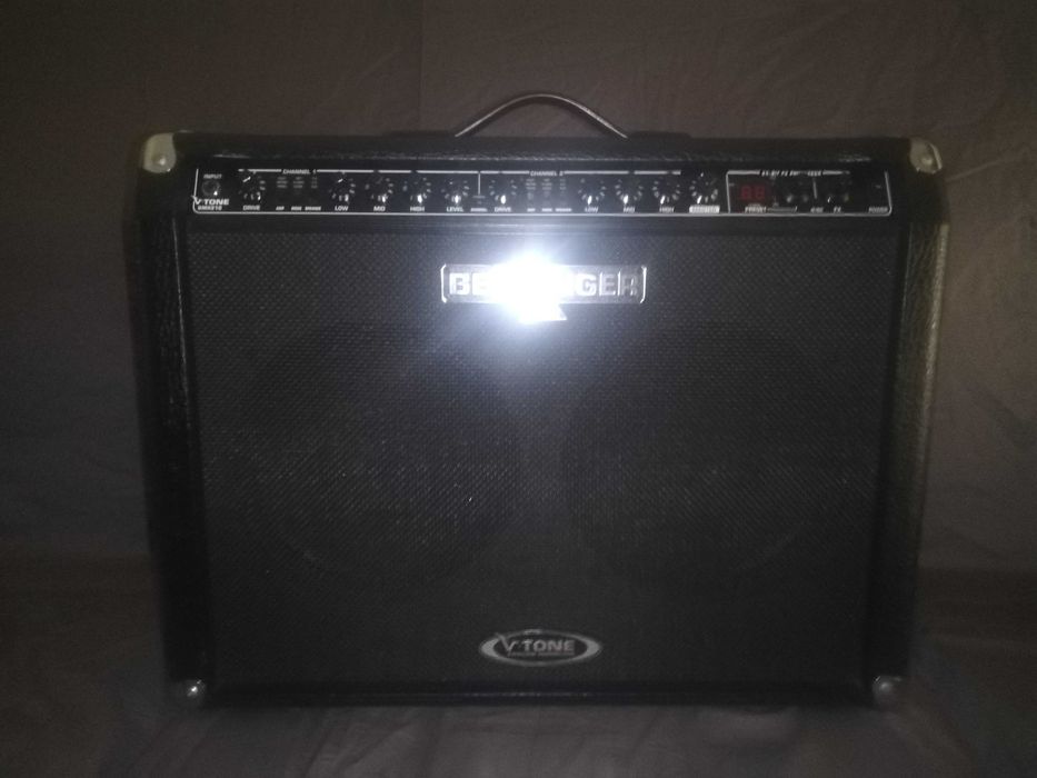 Amplificador guitarra Behringer V-Tone GMX210