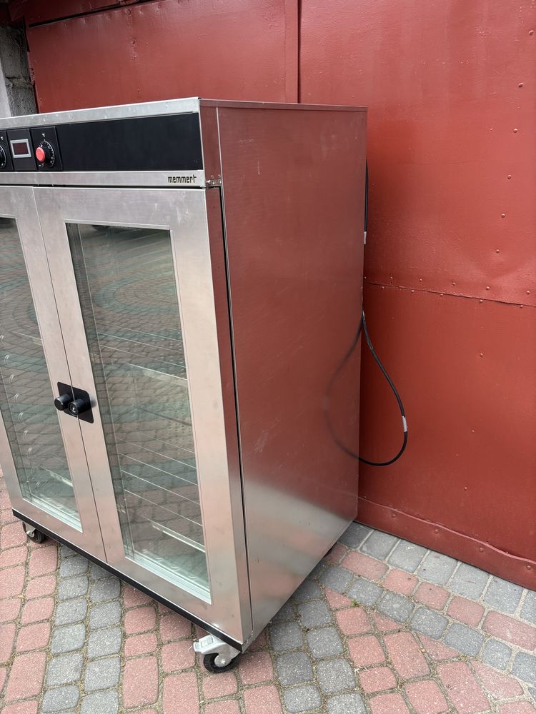 Suszarka laboratoryjna Memmert UM 800