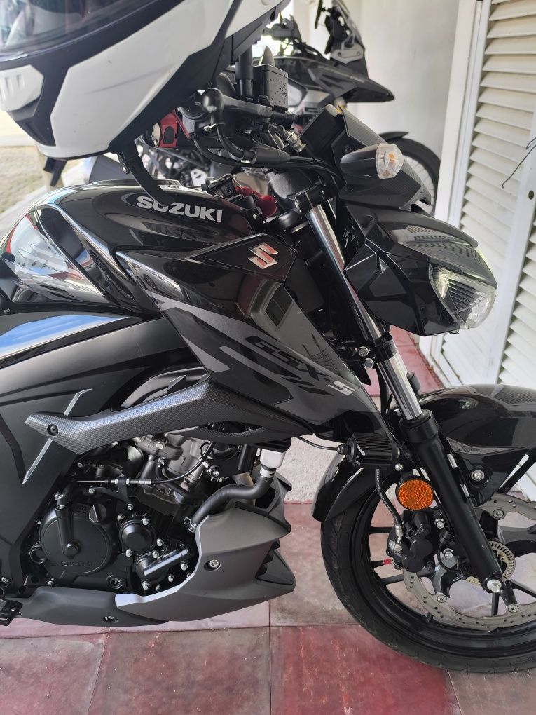 Moto GSXS 125 fire blade