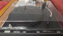 Gramofon Technics Q3